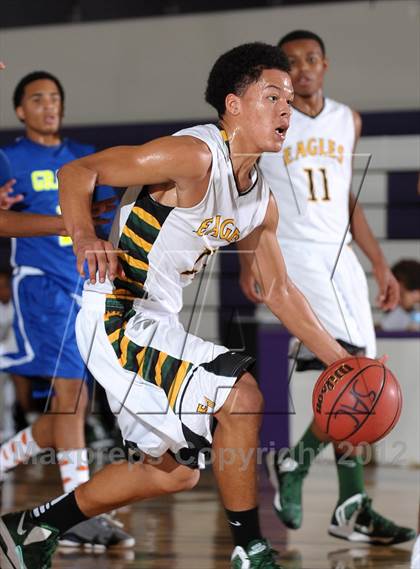 Thumbnail 3 in Grant vs. Eisenhower (St. Hope Elite Hoops Classic) photogallery.