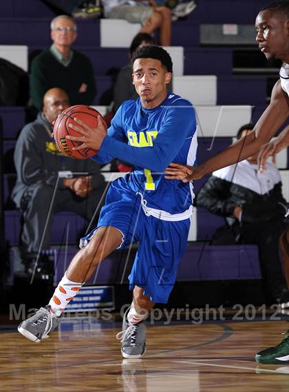 Thumbnail 1 in Grant vs. Eisenhower (St. Hope Elite Hoops Classic) photogallery.