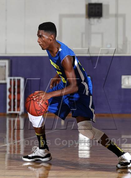 Thumbnail 2 in Grant vs. Eisenhower (St. Hope Elite Hoops Classic) photogallery.