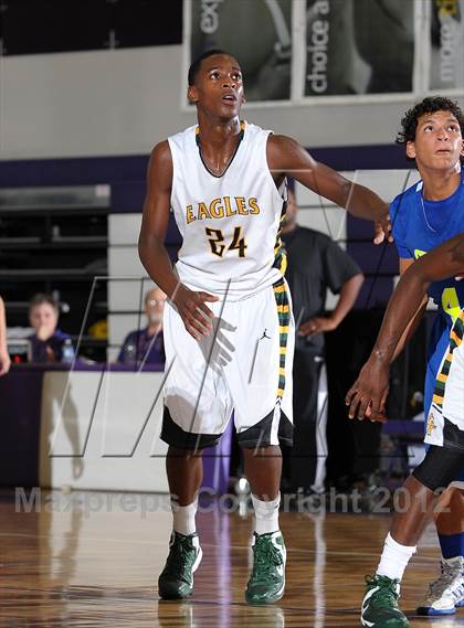 Thumbnail 2 in Grant vs. Eisenhower (St. Hope Elite Hoops Classic) photogallery.