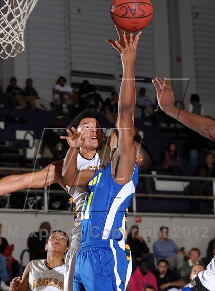 Thumbnail 2 in Grant vs. Eisenhower (St. Hope Elite Hoops Classic) photogallery.