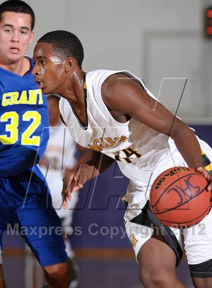 Thumbnail 3 in Grant vs. Eisenhower (St. Hope Elite Hoops Classic) photogallery.