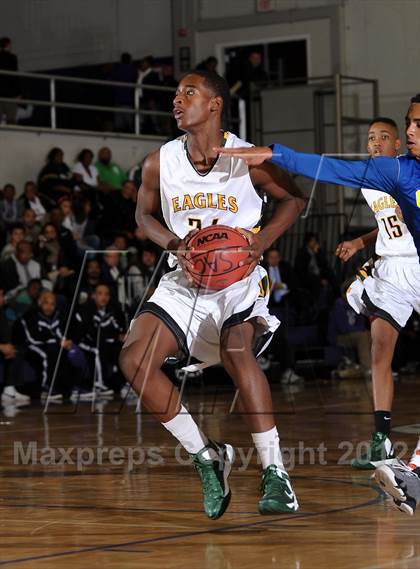 Thumbnail 3 in Grant vs. Eisenhower (St. Hope Elite Hoops Classic) photogallery.