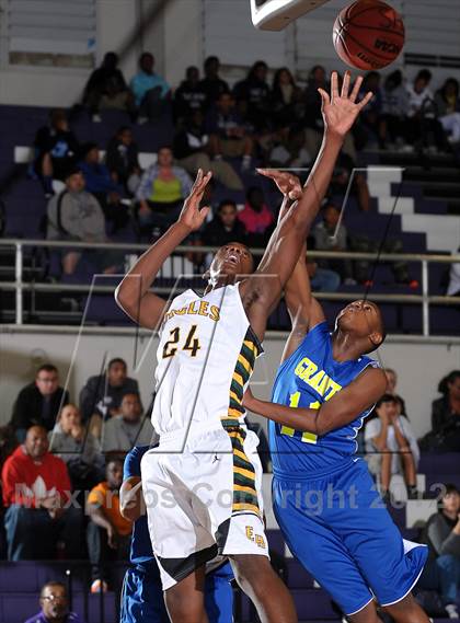 Thumbnail 2 in Grant vs. Eisenhower (St. Hope Elite Hoops Classic) photogallery.