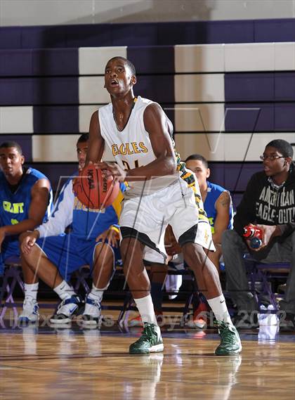 Thumbnail 1 in Grant vs. Eisenhower (St. Hope Elite Hoops Classic) photogallery.