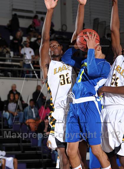 Thumbnail 1 in Grant vs. Eisenhower (St. Hope Elite Hoops Classic) photogallery.
