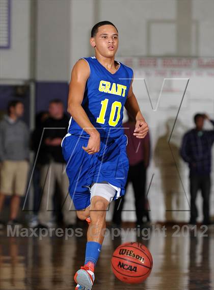 Thumbnail 3 in Grant vs. Eisenhower (St. Hope Elite Hoops Classic) photogallery.