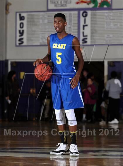 Thumbnail 2 in Grant vs. Eisenhower (St. Hope Elite Hoops Classic) photogallery.