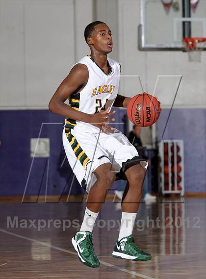 Thumbnail 3 in Grant vs. Eisenhower (St. Hope Elite Hoops Classic) photogallery.