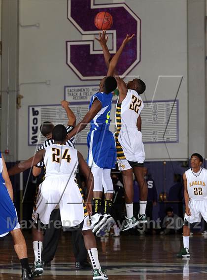 Thumbnail 2 in Grant vs. Eisenhower (St. Hope Elite Hoops Classic) photogallery.
