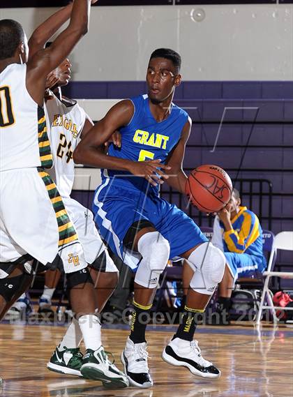 Thumbnail 2 in Grant vs. Eisenhower (St. Hope Elite Hoops Classic) photogallery.