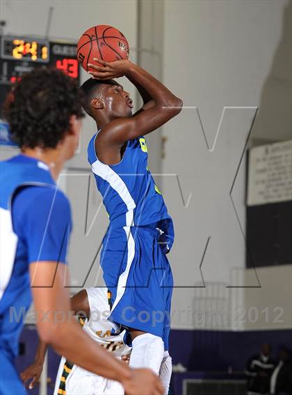 Thumbnail 1 in Grant vs. Eisenhower (St. Hope Elite Hoops Classic) photogallery.