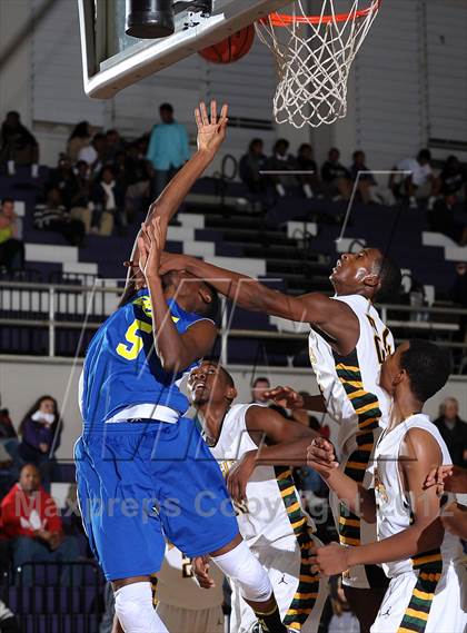 Thumbnail 1 in Grant vs. Eisenhower (St. Hope Elite Hoops Classic) photogallery.