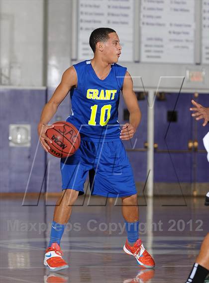 Thumbnail 1 in Grant vs. Eisenhower (St. Hope Elite Hoops Classic) photogallery.