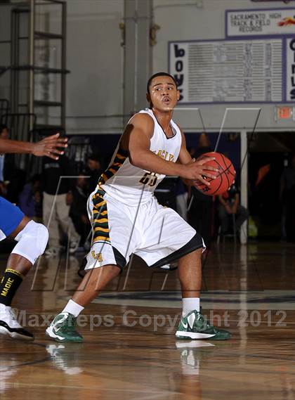 Thumbnail 1 in Grant vs. Eisenhower (St. Hope Elite Hoops Classic) photogallery.