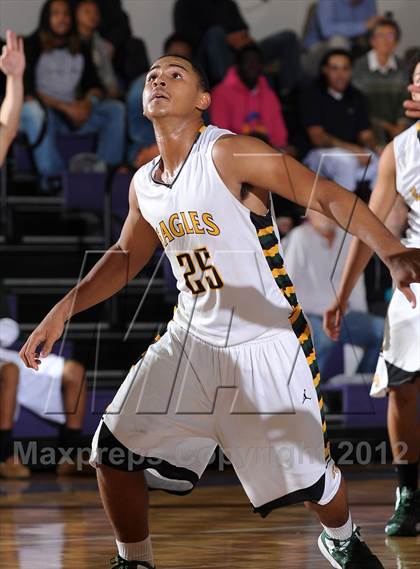 Thumbnail 1 in Grant vs. Eisenhower (St. Hope Elite Hoops Classic) photogallery.