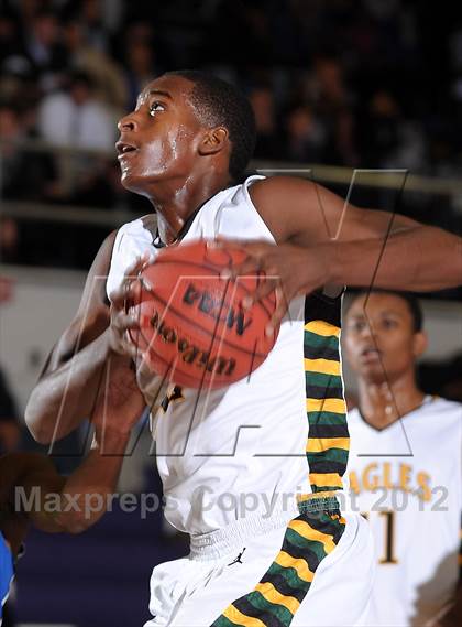 Thumbnail 2 in Grant vs. Eisenhower (St. Hope Elite Hoops Classic) photogallery.