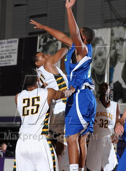 Thumbnail 3 in Grant vs. Eisenhower (St. Hope Elite Hoops Classic) photogallery.