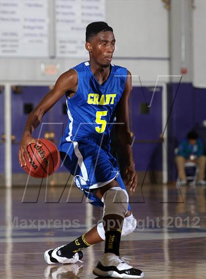 Thumbnail 2 in Grant vs. Eisenhower (St. Hope Elite Hoops Classic) photogallery.
