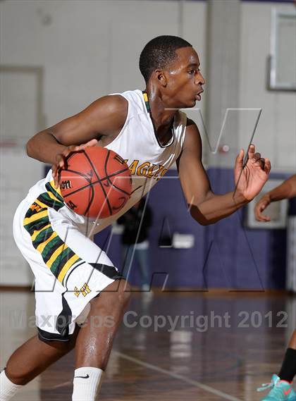 Thumbnail 2 in Grant vs. Eisenhower (St. Hope Elite Hoops Classic) photogallery.