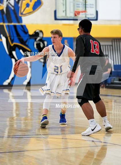 Thumbnail 1 in Rio Mesa @ Agoura photogallery.