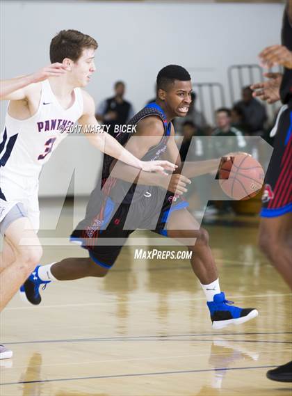 Thumbnail 3 in Holiday Hoops  San Joaquin Memorial vs. San Leandro photogallery.