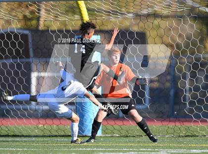 Thumbnail 3 in Arapahoe vs. Rangeview (CHSAA 5A 2nd Round) photogallery.