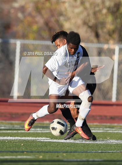 Thumbnail 2 in Arapahoe vs. Rangeview (CHSAA 5A 2nd Round) photogallery.
