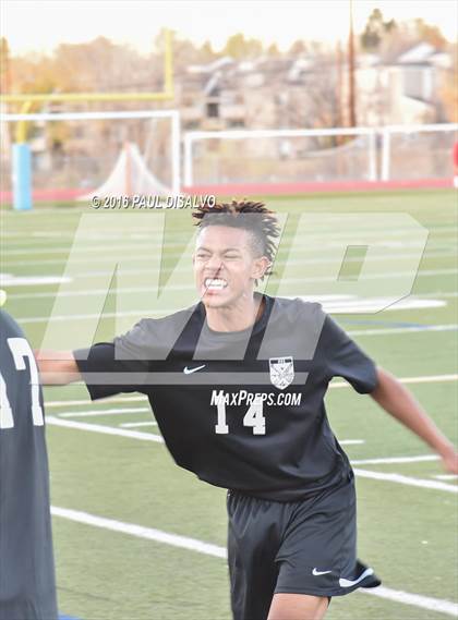Thumbnail 3 in Arapahoe vs. Rangeview (CHSAA 5A 2nd Round) photogallery.