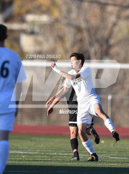 Thumbnail 3 in Arapahoe vs. Rangeview (CHSAA 5A 2nd Round) photogallery.