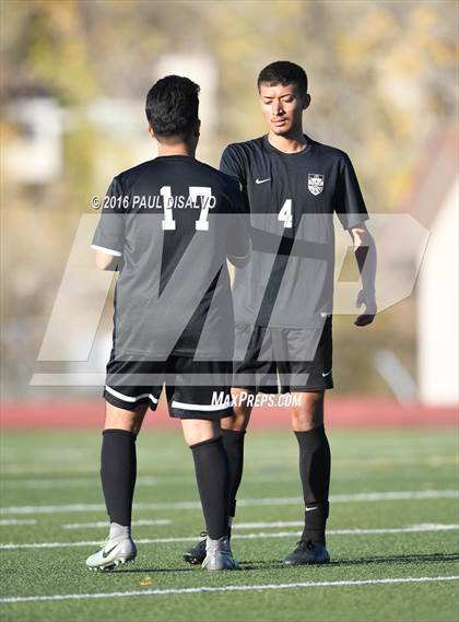 Thumbnail 2 in Arapahoe vs. Rangeview (CHSAA 5A 2nd Round) photogallery.