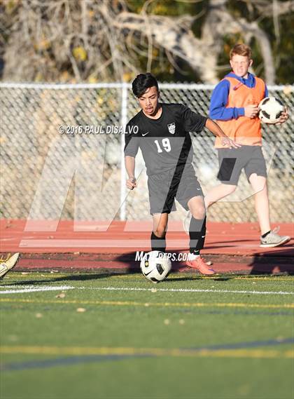 Thumbnail 2 in Arapahoe vs. Rangeview (CHSAA 5A 2nd Round) photogallery.