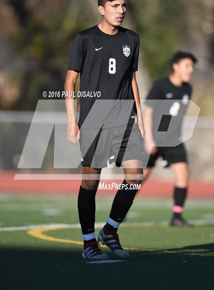 Thumbnail 1 in Arapahoe vs. Rangeview (CHSAA 5A 2nd Round) photogallery.