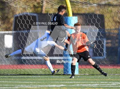 Thumbnail 2 in Arapahoe vs. Rangeview (CHSAA 5A 2nd Round) photogallery.