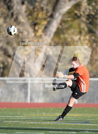 Thumbnail 3 in Arapahoe vs. Rangeview (CHSAA 5A 2nd Round) photogallery.