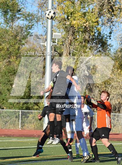 Thumbnail 1 in Arapahoe vs. Rangeview (CHSAA 5A 2nd Round) photogallery.