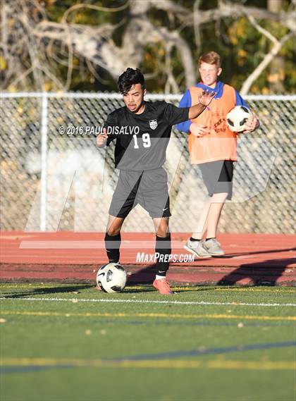 Thumbnail 1 in Arapahoe vs. Rangeview (CHSAA 5A 2nd Round) photogallery.