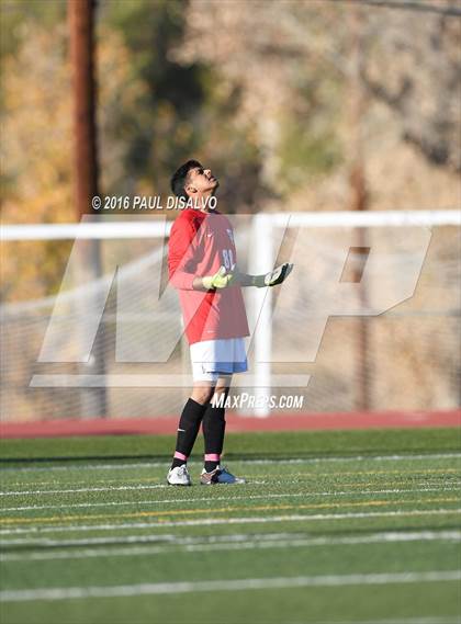 Thumbnail 1 in Arapahoe vs. Rangeview (CHSAA 5A 2nd Round) photogallery.