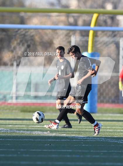 Thumbnail 1 in Arapahoe vs. Rangeview (CHSAA 5A 2nd Round) photogallery.