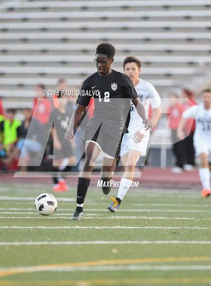 Thumbnail 2 in Arapahoe vs. Rangeview (CHSAA 5A 2nd Round) photogallery.