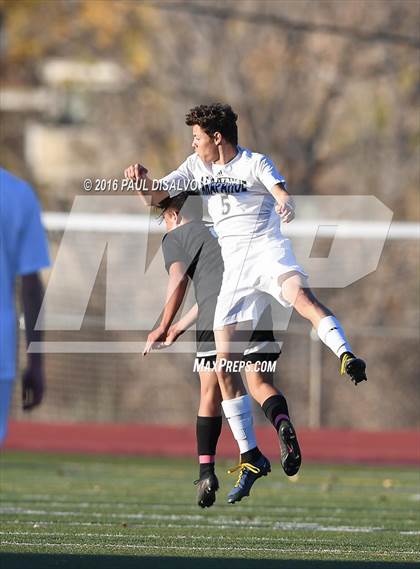 Thumbnail 3 in Arapahoe vs. Rangeview (CHSAA 5A 2nd Round) photogallery.