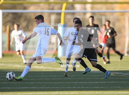 Thumbnail 3 in Arapahoe vs. Rangeview (CHSAA 5A 2nd Round) photogallery.