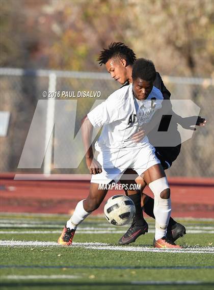 Thumbnail 3 in Arapahoe vs. Rangeview (CHSAA 5A 2nd Round) photogallery.