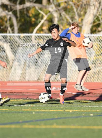 Thumbnail 2 in Arapahoe vs. Rangeview (CHSAA 5A 2nd Round) photogallery.