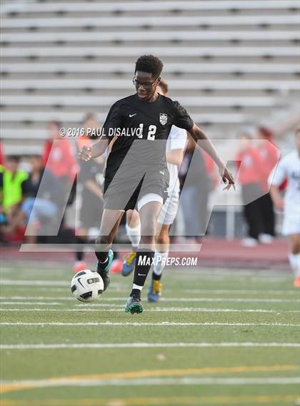 Thumbnail 1 in Arapahoe vs. Rangeview (CHSAA 5A 2nd Round) photogallery.