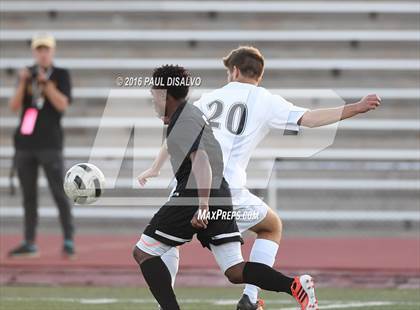 Thumbnail 1 in Arapahoe vs. Rangeview (CHSAA 5A 2nd Round) photogallery.
