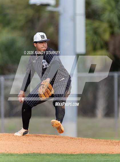 Thumbnail 1 in Mariner vs. Lemon Bay photogallery.