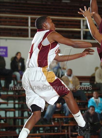 Thumbnail 1 in Natomas vs. Encina (St. Hope Holiday Classic) photogallery.