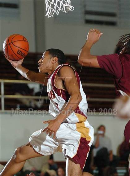 Thumbnail 1 in Natomas vs. Encina (St. Hope Holiday Classic) photogallery.