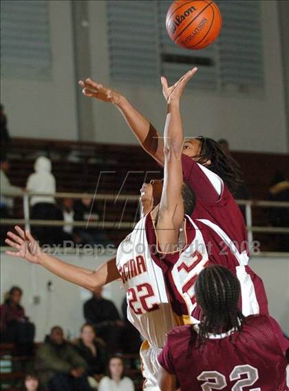 Thumbnail 1 in Natomas vs. Encina (St. Hope Holiday Classic) photogallery.